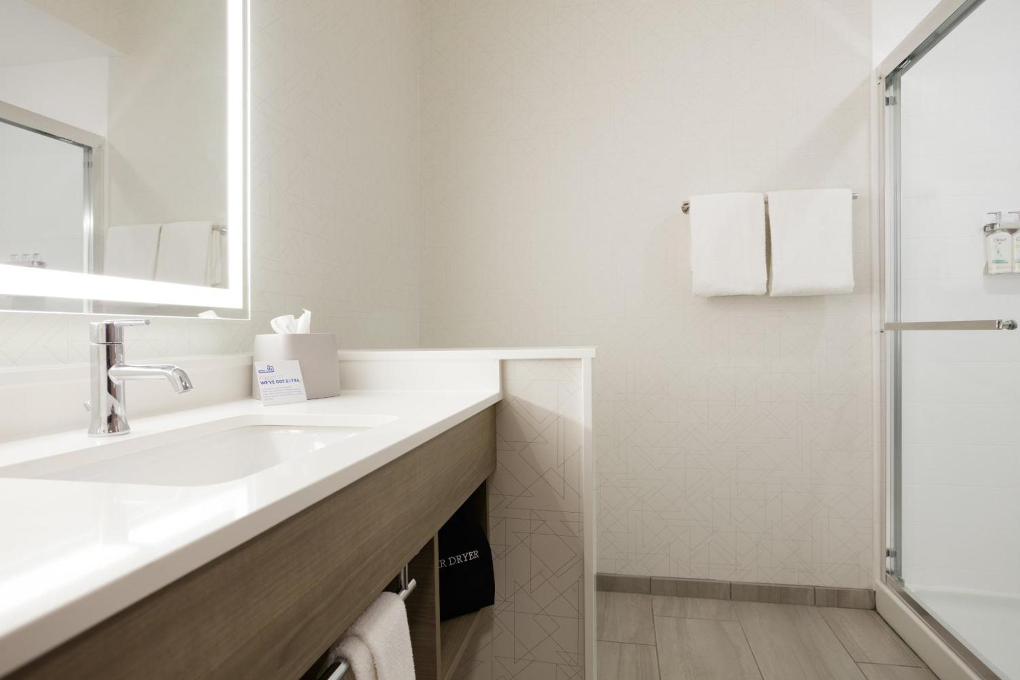 Holiday Inn Express & Suites Wilmington West - Medical Park By Ihg Zewnętrze zdjęcie