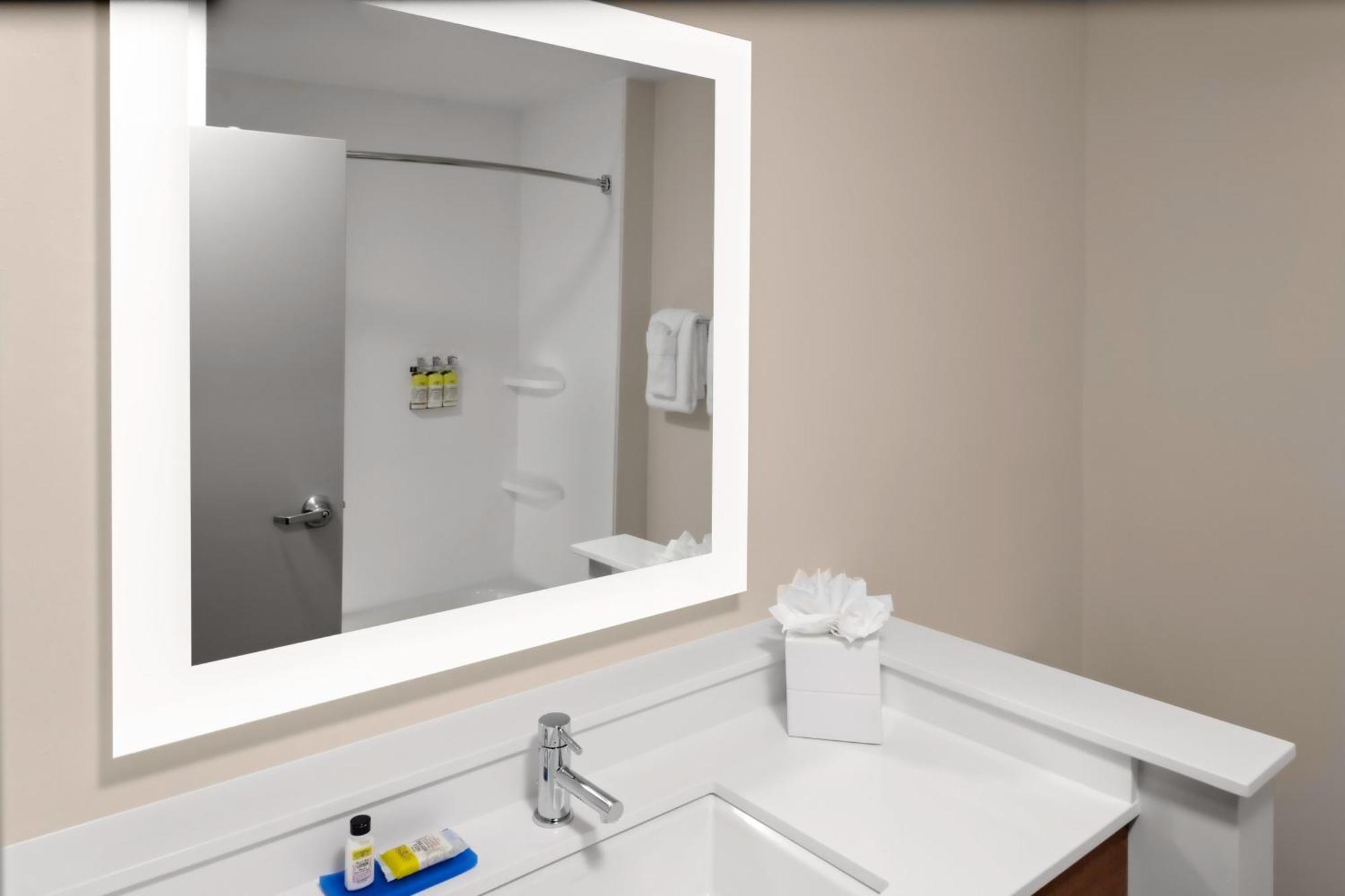 Holiday Inn Express & Suites Wilmington West - Medical Park By Ihg Zewnętrze zdjęcie