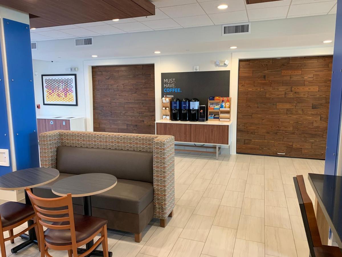 Holiday Inn Express & Suites Wilmington West - Medical Park By Ihg Zewnętrze zdjęcie